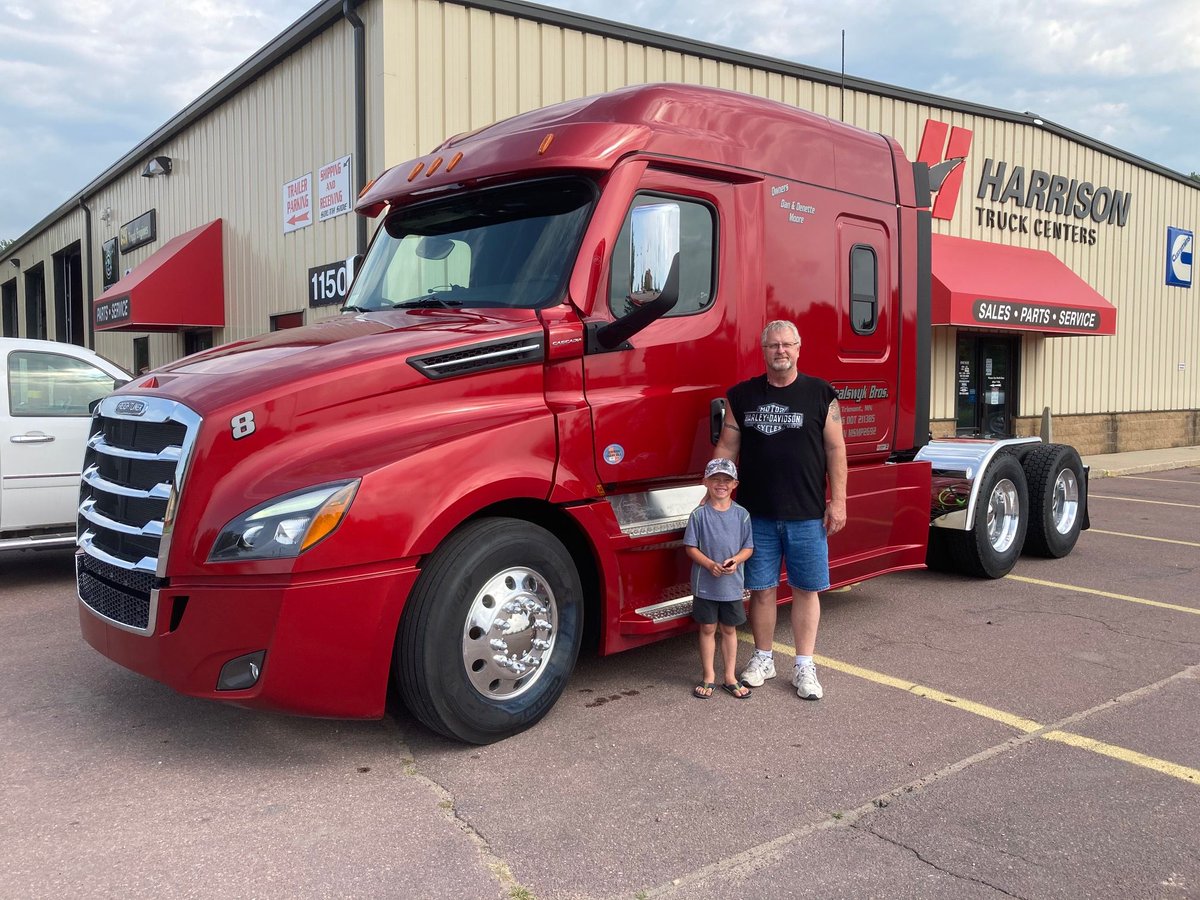 HarrisonTrucks's tweet photo. Our longtime customer, Dan Moore, picked up his new @Freightliner PT126 sleeper truck yesterday. He and his grandson drove it off the lot together. Enjoy your new truck, Dan! 😃
#HTCtrucks #newbuyer #trucking #newtruck https://t.co/XCfVjNuv46
