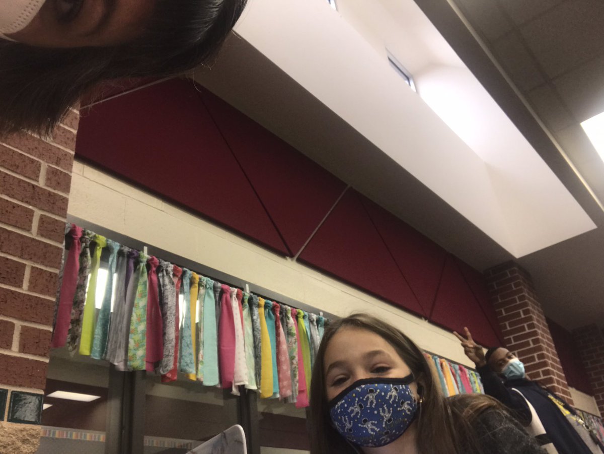 campagnalibrary's tweet photo. Zooming in school! @campagnalibrary @CryarCats https://t.co/Nb3h0BCqDS