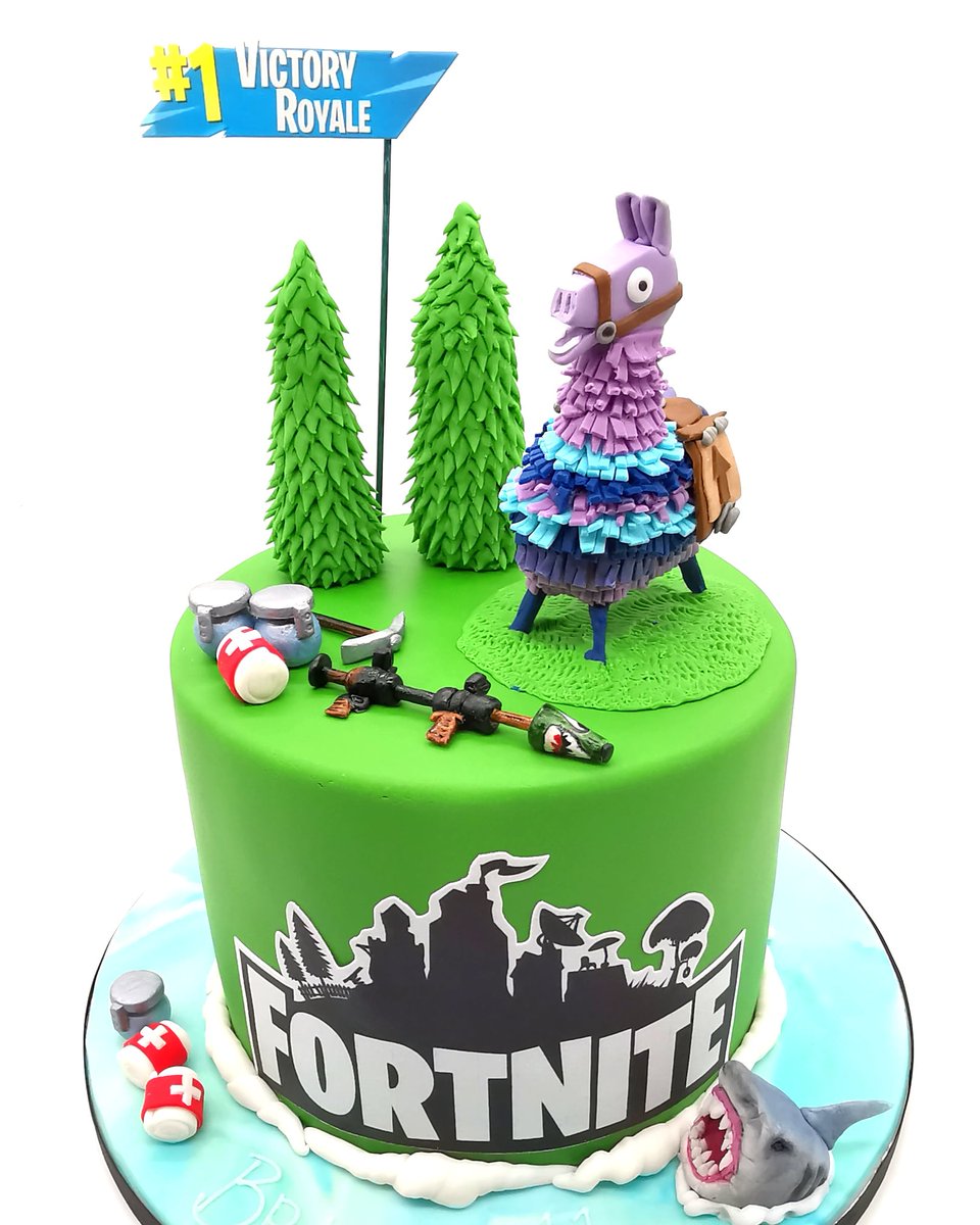 AmazingCakeCo's tweet image. Been a while since we did a #fortnite cake. Hope they were careful opening the #lootllama next to that shark! 👀

#amazingcakes #manchestercakes #cheshirecakes #warringtoncakes