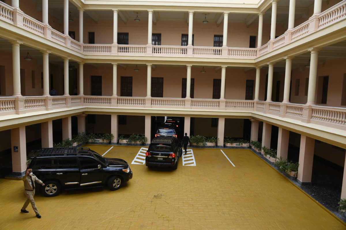DiarioLibre's tweet photo. | #ÚltimoMinuto| Presidente Luis Abinader llega al Palacio Presidencial pasada las 10:30 am. https://t.co/9RaAVLDd68