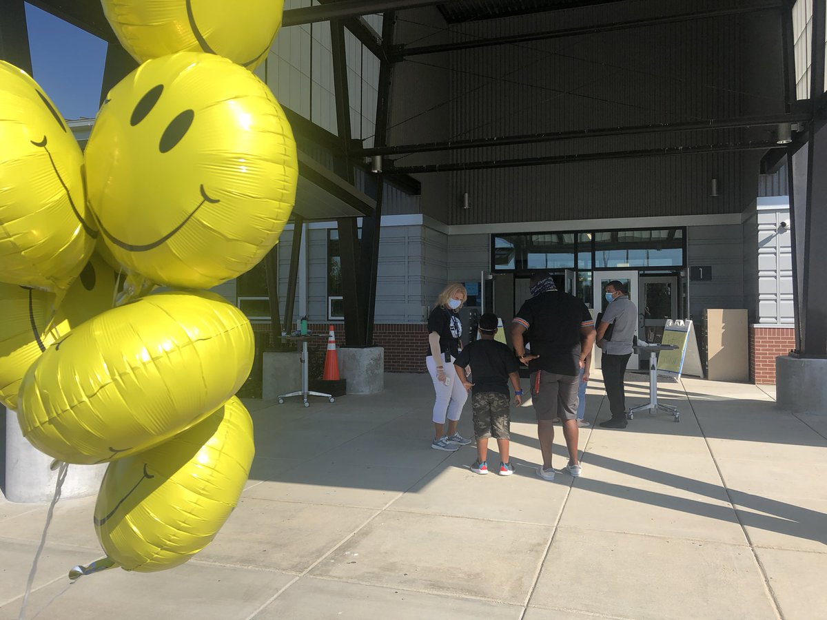 shelbycountysch's tweet photo. .@MCM_Principal is a happy place today! Chromebook rollout is happening! Visit our district website https://t.co/B1FmIqrnxv for a calendar of events! #il3 #SCThinksBigger https://t.co/ZPHHIsKjSe