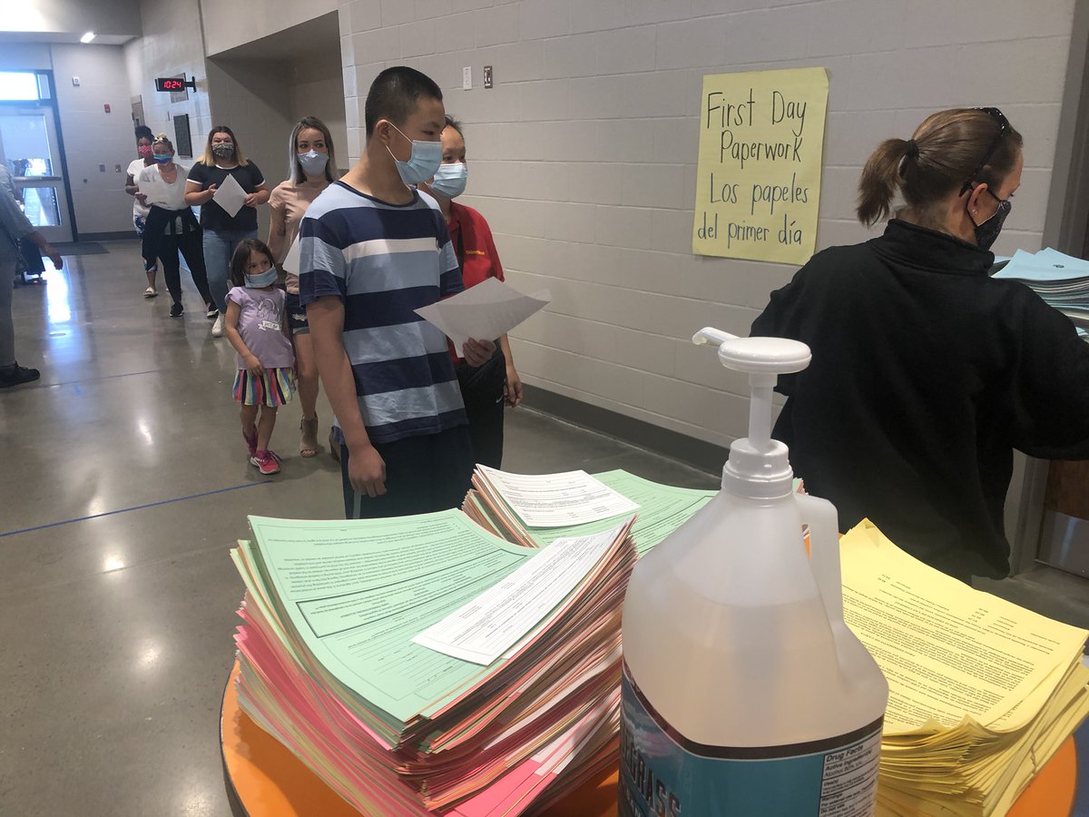 shelbycountysch's tweet photo. .@MCM_Principal is a happy place today! Chromebook rollout is happening! Visit our district website https://t.co/B1FmIqrnxv for a calendar of events! #il3 #SCThinksBigger https://t.co/ZPHHIsKjSe