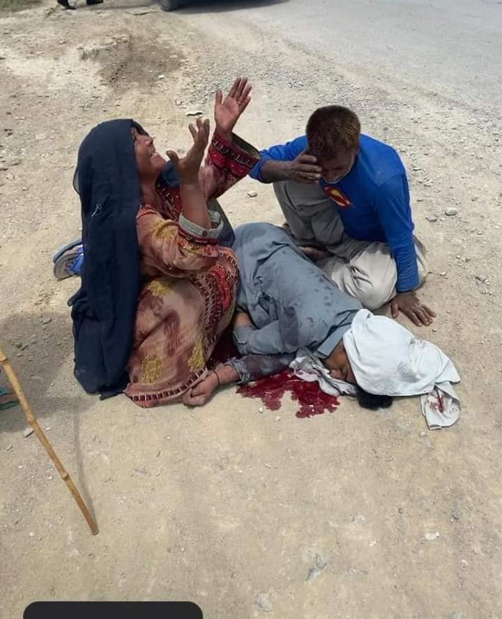 mandokhail_ali's tweet image. باڈر اور سمندری پٹی پر منشیات کی اسمگلنگ کرنے سمیت ناجانے کتنے انسان دشمن جرائم میں سیدھی طرح  مسلح فورسز ملوث ہے لہذا ایسے نام نہاد محافظوں کی ہمیں کوئی ضرورت نہیں!
مسلح فورسز کو تحلیل کرو!
2/2
#DisolveArmedForces
#DownWithStateRepression