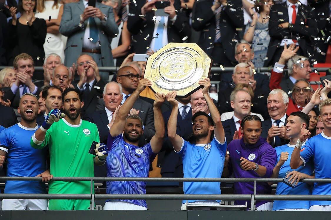aguerosergiokun's tweet photo. Aprendimos mucho de ti. Todos los días. Hiciste más grande a @ManCity y nos hiciste mejor. Fue un honor haber compartido todos estos años contigo y con tantos logros. Te vamos a extrañar. Todo lo mejor en lo que viene. Eternamente gracias 🤟🏽@21LVA #Legend #GraciasDavid #ElMago https://t.co/s8728hYTNX