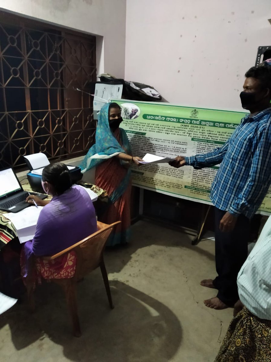 BhadrakDswo's tweet photo. During #KMS 2019-20, 27 GPLFs/WSHGs under #MissionShakti had participated and successfuly procured paddy in 27 GPs of Bhadrak District. Now they are doing registration and renewal of new and existing farmers respectively for #KMS 2020-21
@DM_Bhadrak @mission_shakti @Food_Odisha https://t.co/qpbLD5H7Dp