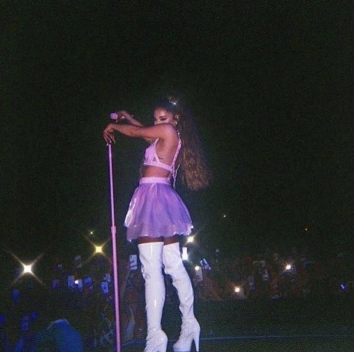 AGTourFR's tweet photo. #INFO : Ariana a dépassé Rihanna et devient la l’artiste féminine la plus streamée sur @spotify avec + de 20,5 milliards de streams sur la plateforme ✨ https://t.co/1F2oSGrddu