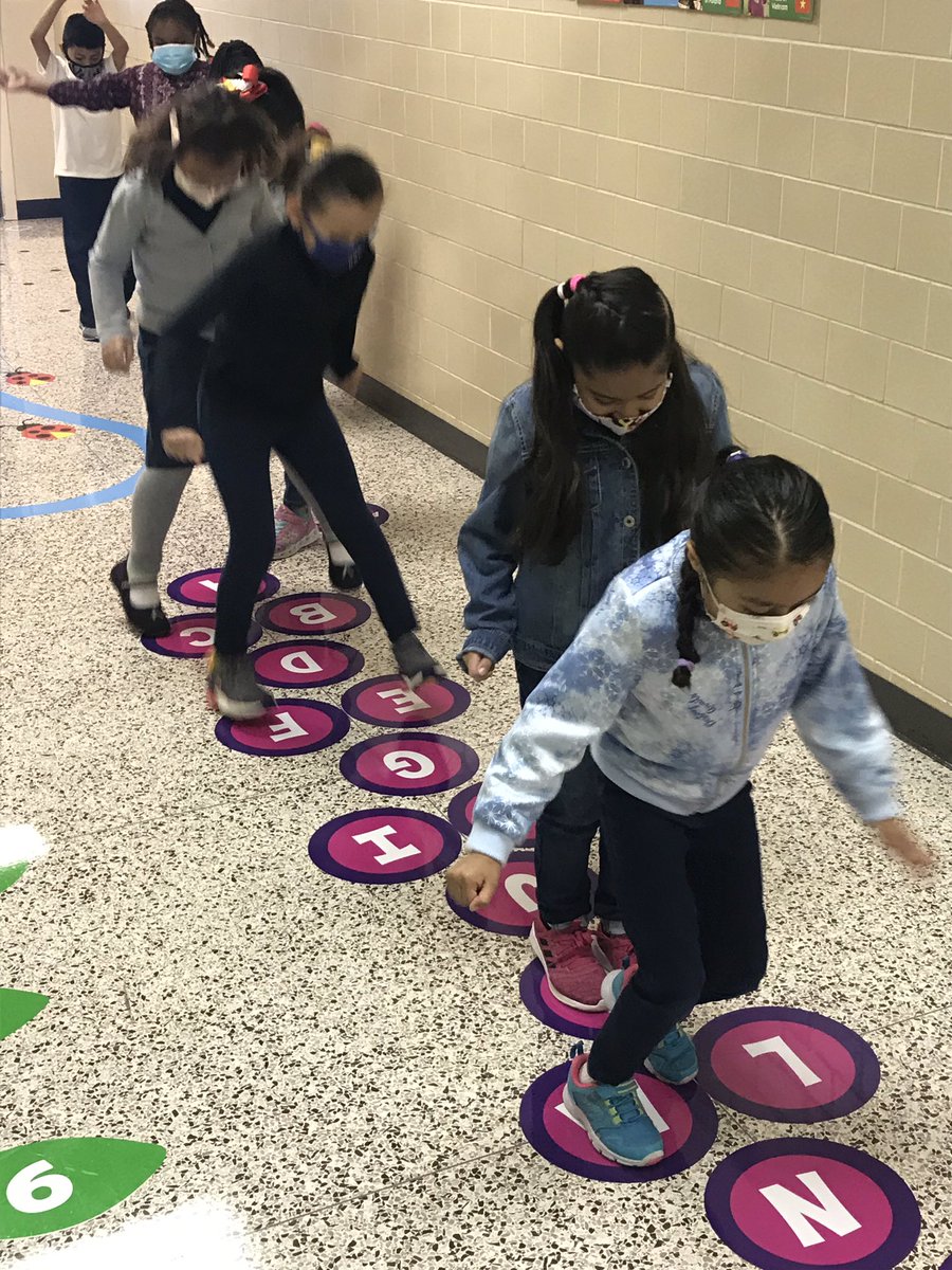 PleasantRunElem's tweet photo. #PantherStrong Day #8 of making connections. https://t.co/IPrfGEtKnS