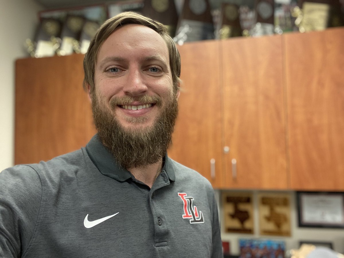 LKellyXCTF's tweet photo. Year 10 here we go! 🙏 Should I trim the beard up or keep it growing until the State XC Championship on 11.23.20? 🤔 #LOJOFIRSTDAY https://t.co/iUz4Z7bkH9