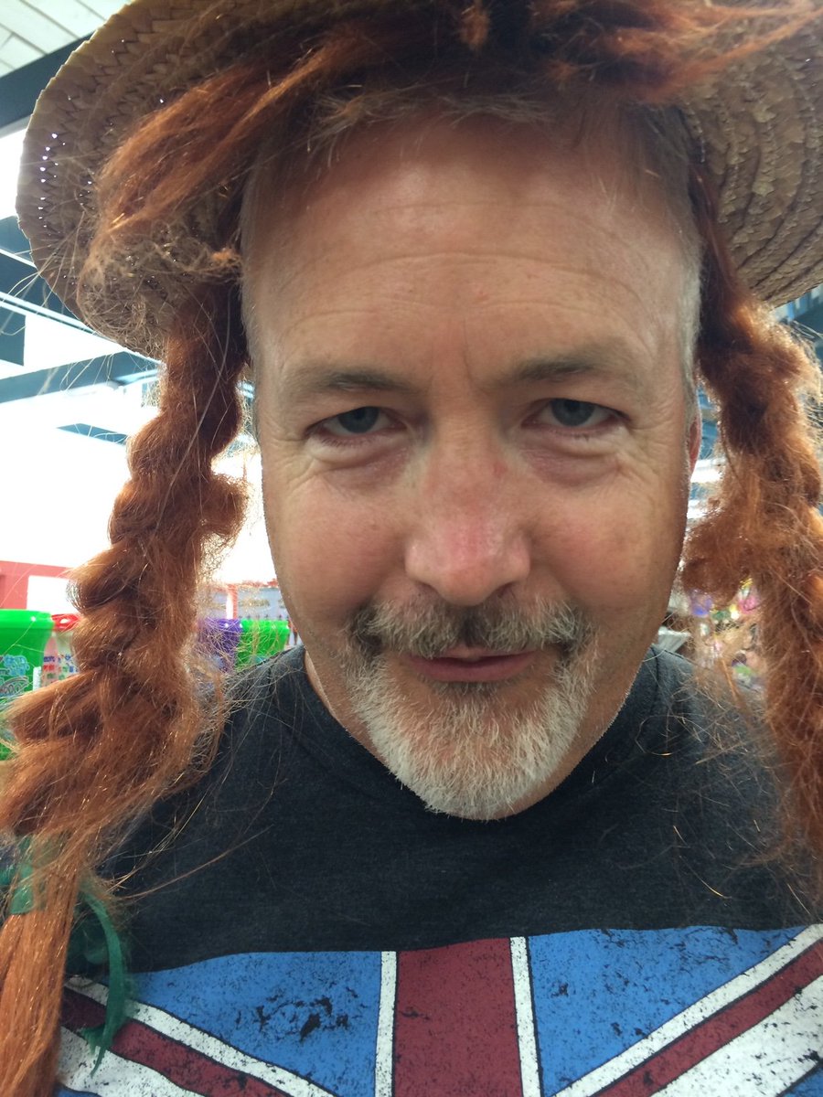 fidgetcomedy's tweet photo. Caption please!
The best caption of the week wins an amazing prize! https://t.co/Lpbzzmh7Lq