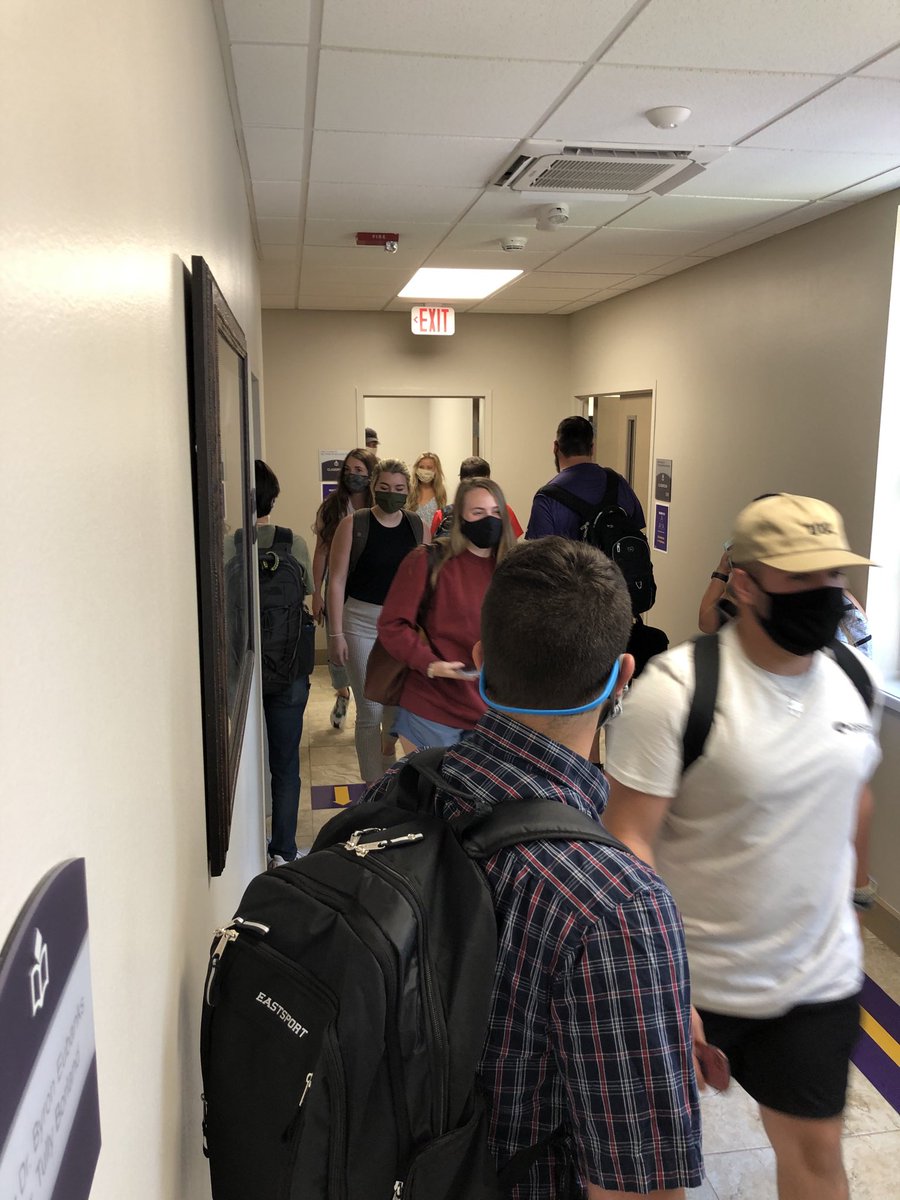 First day of class here at Ouachita! Changing classes in a narrow hallway w COVID-19 protocols— masks, pretty much 6 ft spacing, keeping their lanes. Is that senior ⁦<a href="/carmcharm_/">Carmen Pilant</a> behind that mask?