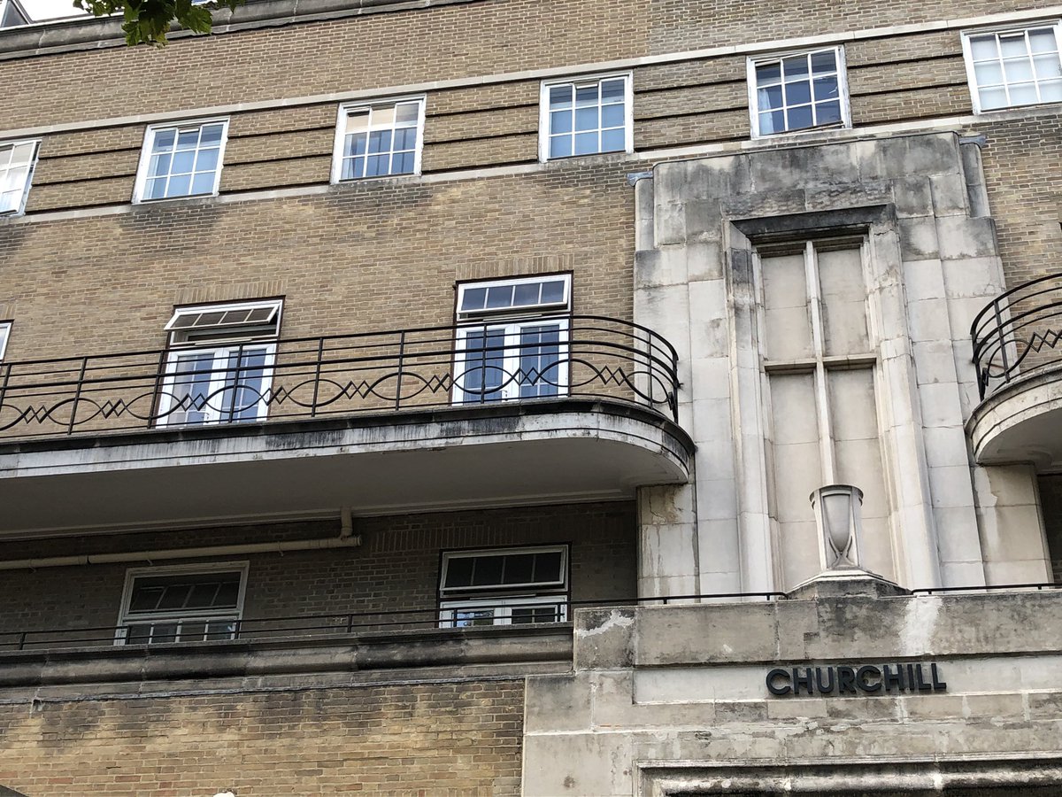“Churchill” on Lambeth Road has a very art deco entrance and cool streamline balconies – bei  Imperial War Museum