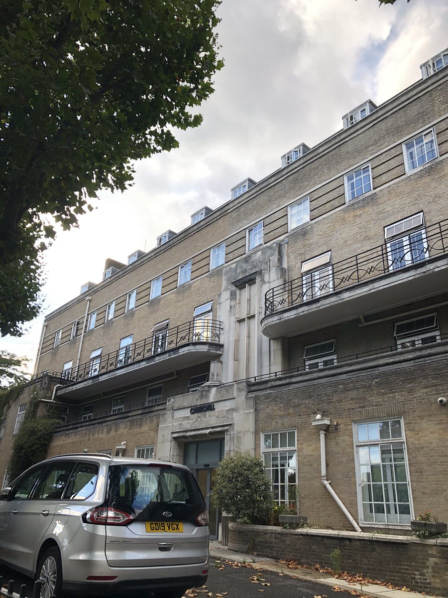 “Churchill” on Lambeth Road has a very art deco entrance and cool streamline balconies &ndash; bei  Imperial War Museum
