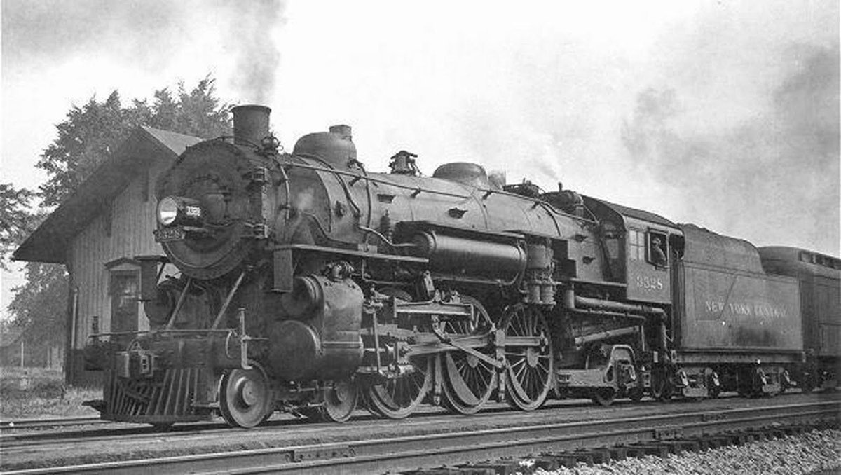 In 1965, many football clubs across the communist regime were assigned to a particular public enterprise. The city’s oldest club SC Leipzig (formerly VfB Leipzig) were renamed Lokomotive Leipzig. Their ‘sponsor enterprise’ being the East German State Railways, hence the name.