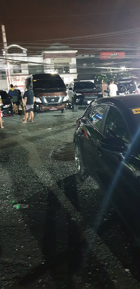 trykegutierrez's tweet photo. Wala pang ilang oras kumpleto na sila para kay Emman kahapon... #Teampayaman #Oneforemman 

Photo by James Chua (Kinuhanan nya daw to nung nasa loob kame ng ospital at nagiintay yung iba kasi 4 at a time lang pwede pumasok. Dito kame nagdasal lahat bago umalis) https://t.co/L8azlPou51