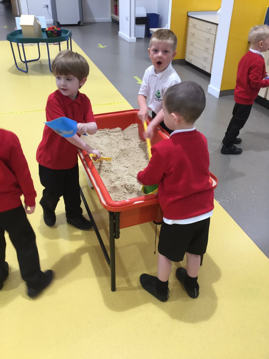 SchoolHillside1's tweet photo. P1AW had a great first day together as a whole class. We can't wait for more fun tomorrow 🙂 https://t.co/KotRhofZ0i