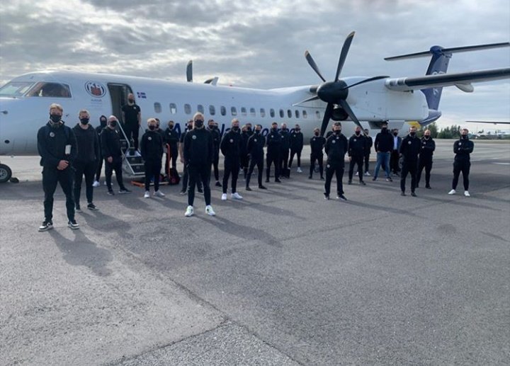 DepreIslandia's tweet photo. A equipe do KR Reykjavík já embarcou para Escócia onde irá enfrentar o Celtic pela primeira pré eliminatória da UEFA Champions League. A bola rola amanhã às 15:45 aqui no Brasil. #aframkr #allirsemeinn https://t.co/U1SSN3nvR9