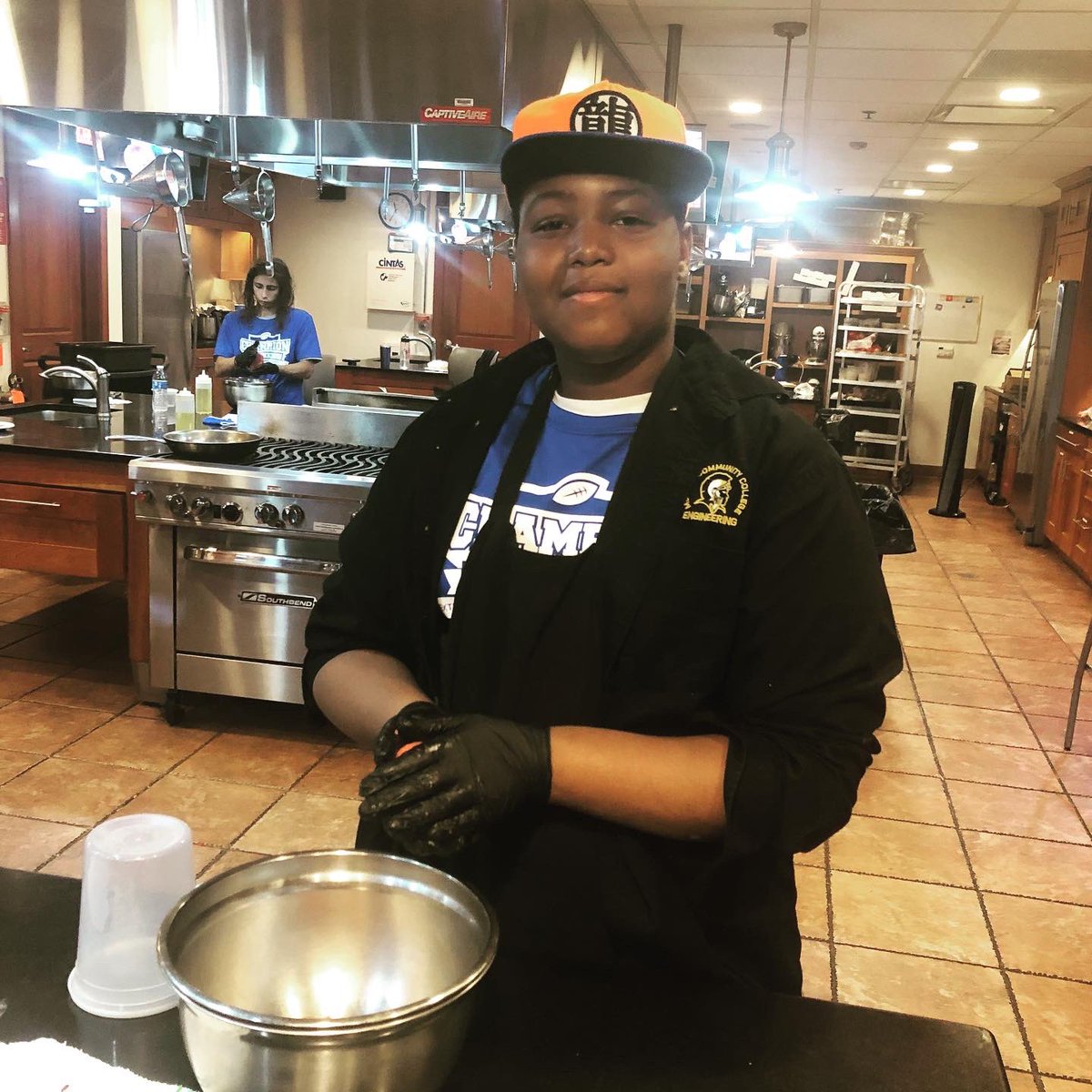 585Champions's tweet photo. Khalil Bostick, a sophomore at East HS. Khalil entered the NYK facility with a goal of graduating & pursuing a degree in the Culinary Arts. Experiences like his are invaluable. A step in right direction on the path to a bright future! #motivationalmonday #intentionalteamwork https://t.co/yCBjh6DY0U