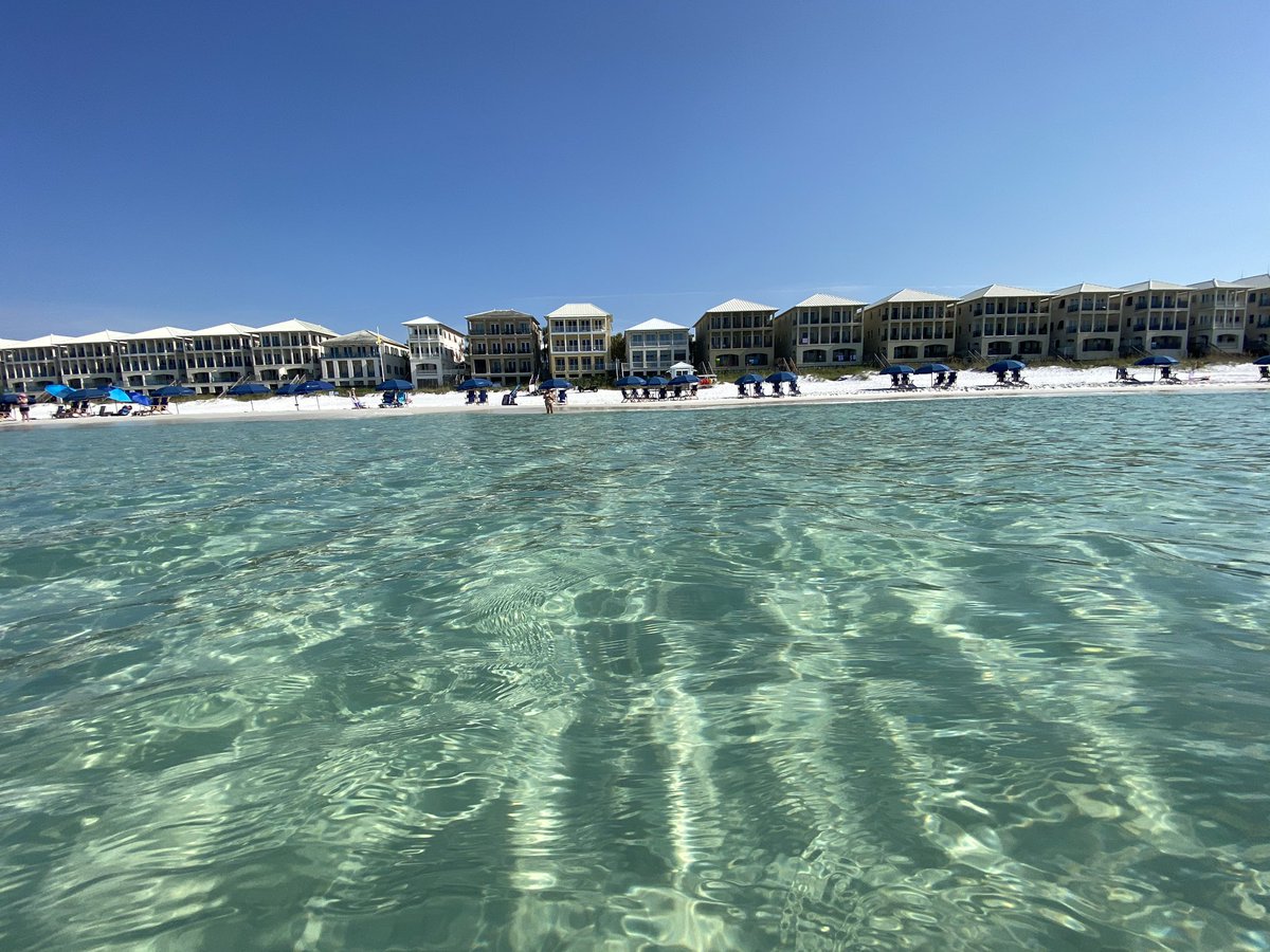 michaelcariaga's tweet photo. This doesn’t suck... #emeraldcoast #roadtrip2020 #vacationmode https://t.co/Qu2FpYemiG