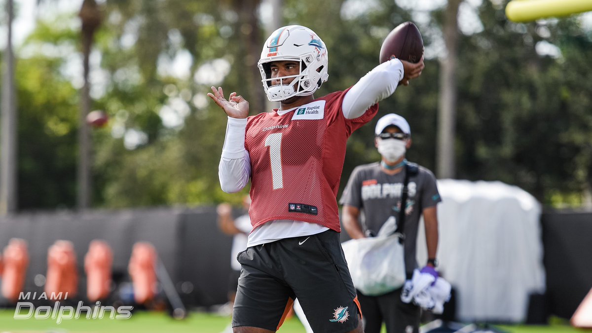 schadjoe's tweet photo. Tracking Tua, Day 1: Good mobility on a play-action, roll-out left; Fitzpatrick and Rosen actually had more eye-opening deep passes today; Tua warmed up after bit of anxious start #MiamiDolphins #PBPost https://t.co/hjqsVozoLo