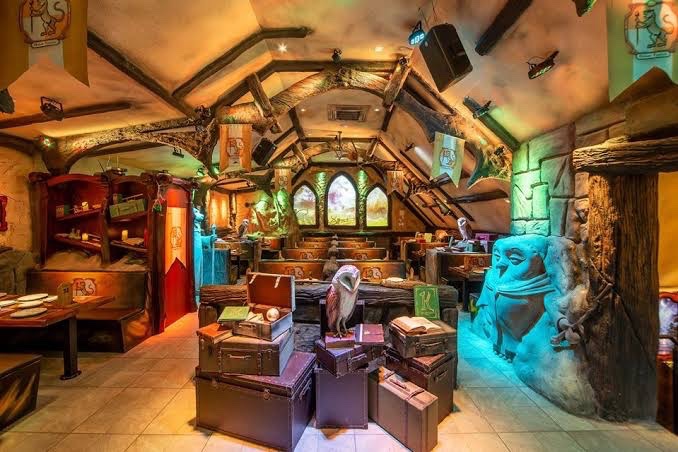 Potterweek's tweet photo. Lugares que todo Potterhead deve visitar após o isolamento social: 
1 Pizzaria Hector em Gramado

#HarryPotter #coronavirus https://t.co/wEtub3uAfj