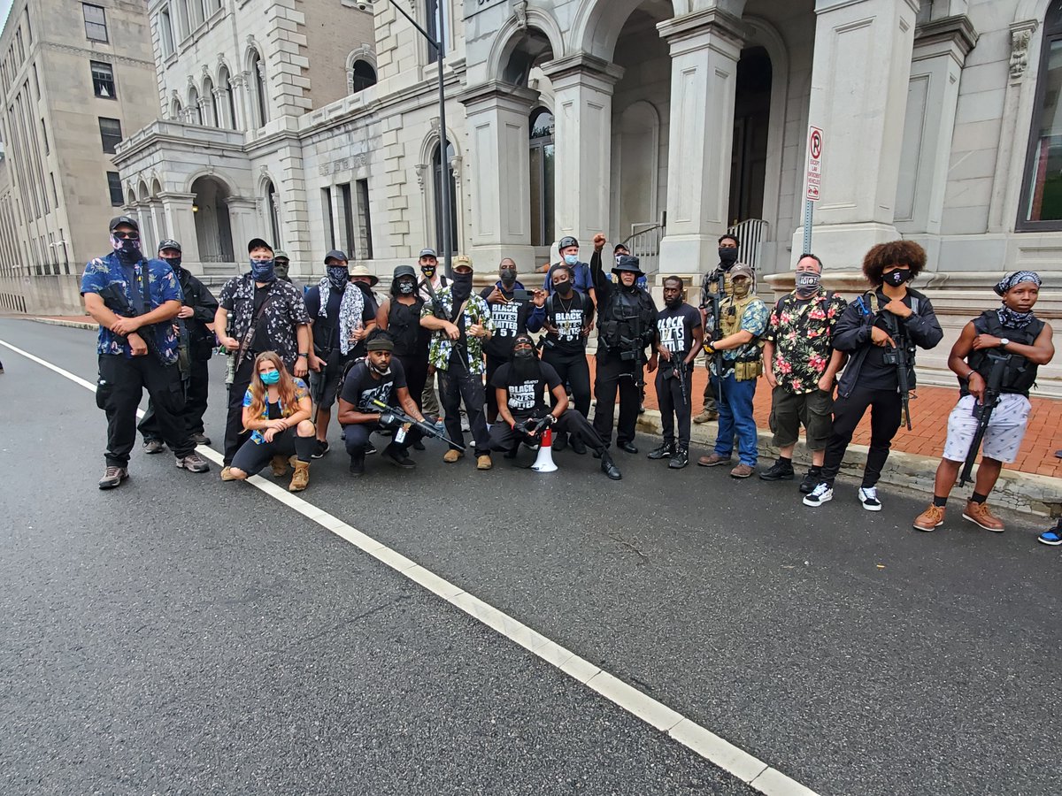 On Saturday, Boogaloo activists, Black Lives Matter activists, and Black Panthers gathered in Richmond, Virginia for a rally against gun control.Libertarian Party  @LPNational VP Candidate  @RealSpikeCohen spoke at the event.Photos/Vid in thread by  @SCWKorsgaard for  @N2Sreports