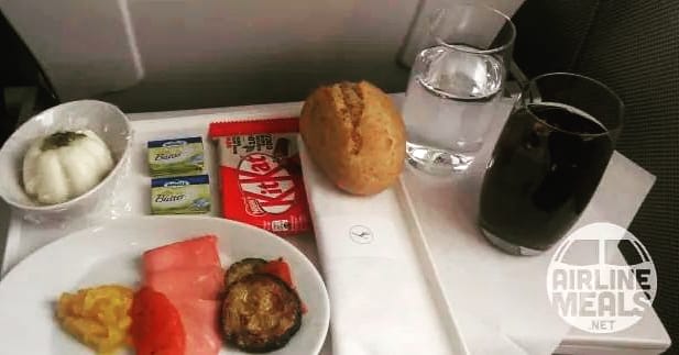 AirlineMealsNet's tweet photo. Lufthansa Business class lunch, Warsaw to Munich, 14 Aug 2020. Photo by Adrian.
Full description on https://t.co/bohH10tfug: https://t.co/mcxnPoCYO6

#airline #inflight #travel #lufthansa #inflightmeal #airlinefood https://t.co/NCDamUo8Kw