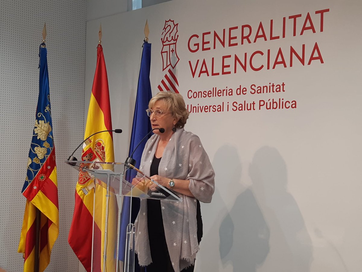 GVAsanitat's tweet photo. 🗣️ La consellera @anabarcelochico concreta que las personas hospitalizadas han subido un 50% en solo una semana, pasando de 183 a 275. En el caso de la UCI, el aumento ha sido del 100%, de 16 a 32 personas. https://t.co/uHNTkKclMM