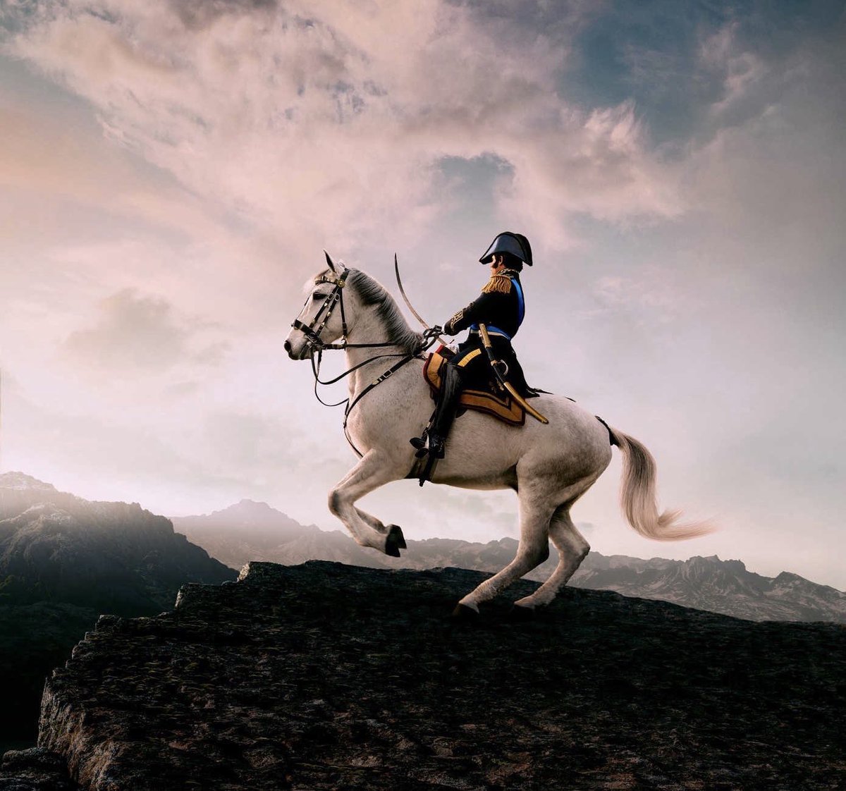 "Divididos seremos esclavos, unidos estoy seguro que los batiremos. Hagamos un esfuerzo de patriotismo, depongamos resentimientos particulares y concluyamos nuestra obra con honor".  José de San Martín.
#17DeAgosto, 170 años de su paso a la inmortalidad.