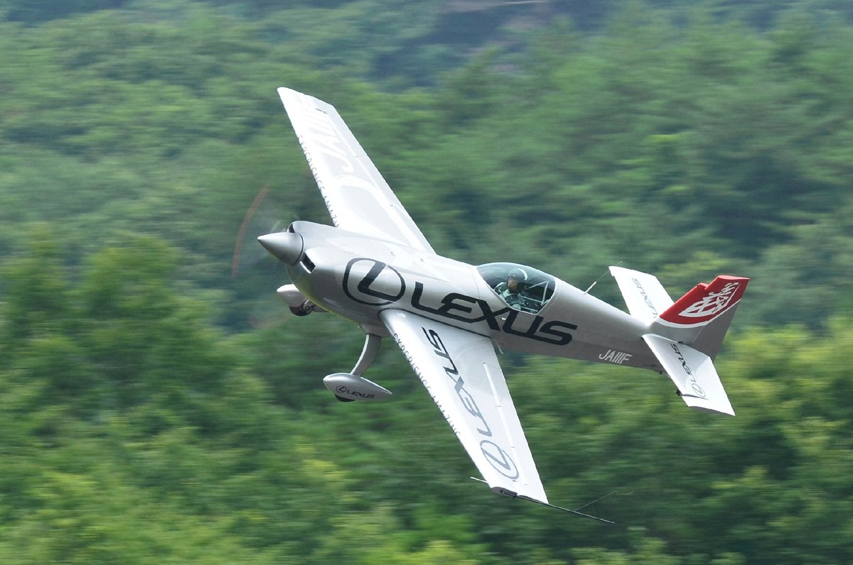 Myyoursun's tweet image. 本当に久しぶり数ヶ月ぶりにYoshiのフライトが撮れた
2020.8.3 ふくしまスカイパーク

#YoshiMuroya
#室屋義秀
#Extra330SC
#LEXUS