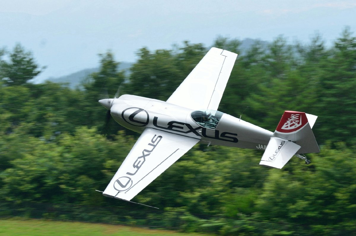 Myyoursun's tweet image. 本当に久しぶり数ヶ月ぶりにYoshiのフライトが撮れた
2020.8.3 ふくしまスカイパーク

#YoshiMuroya
#室屋義秀
#Extra330SC
#LEXUS