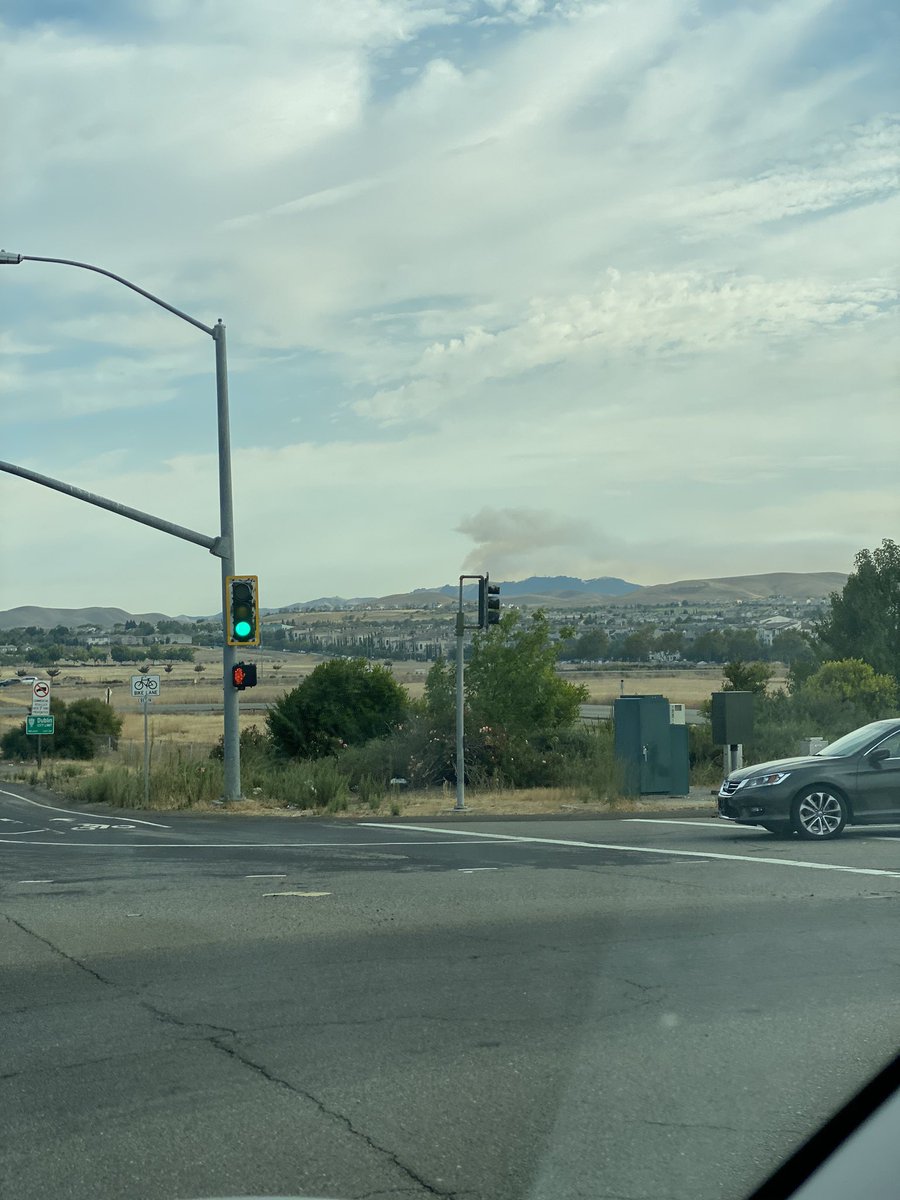 sharayray's tweet image. All of the smoke from the #DeerFire in Brentwood (East Bay) is coming into Dublin // Livermore. 💔
