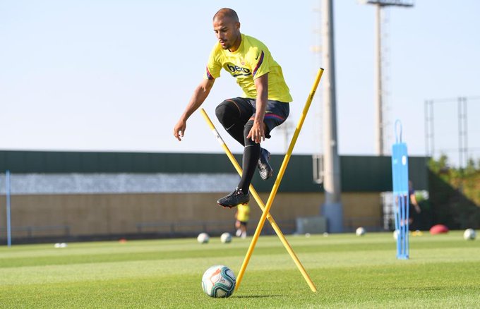 Rafinha entrenándose con el Barcelona (Foto: Twitter).