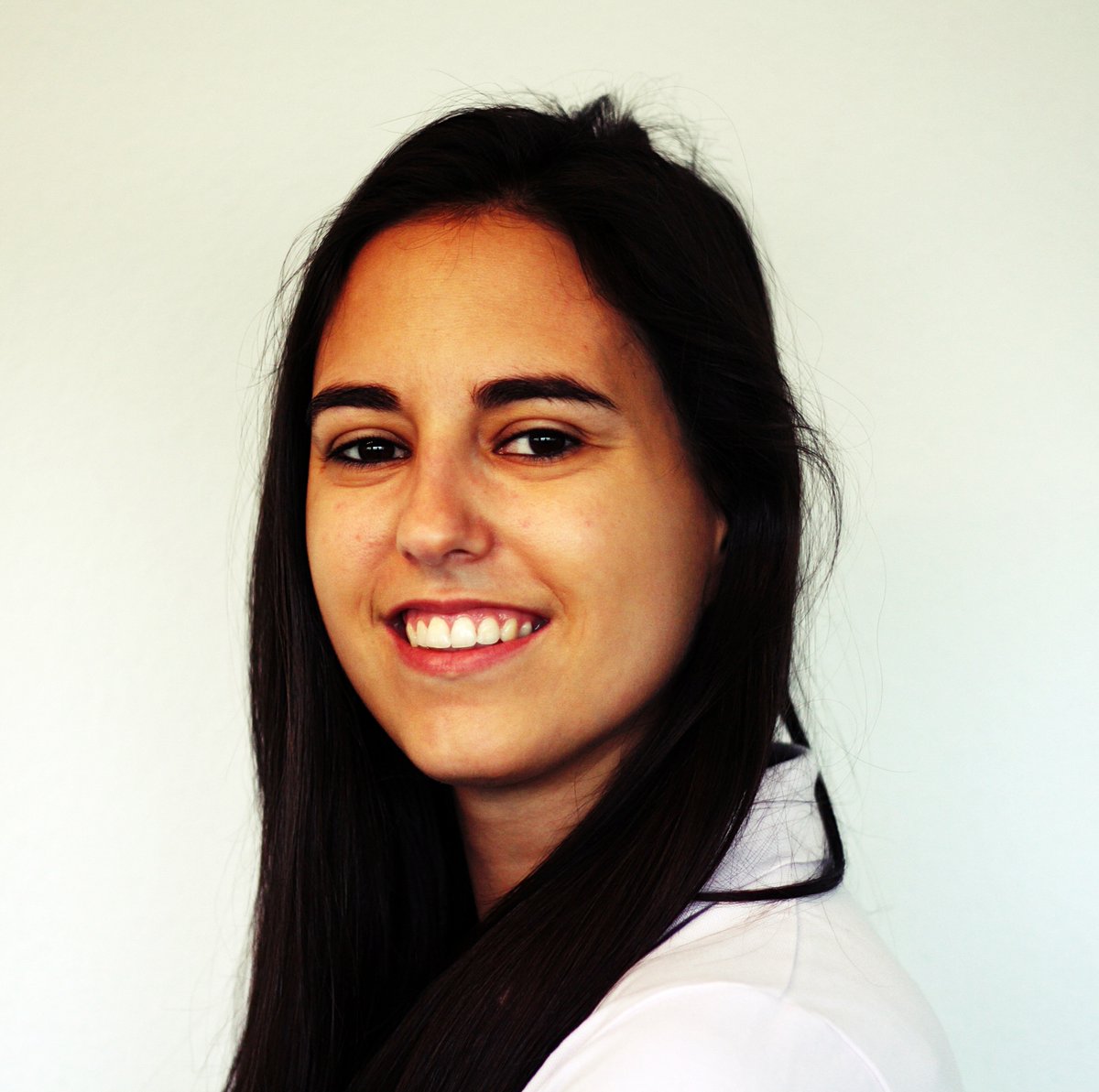 RiscoLab's tweet photo. Conoce a Paula Ortega (@PaulaOrt23), investigadora predoctoral en el #CellStructureLab.

En su proyecto de tesis está estudiando el papel de las proteínas transportadoras de lípidos en la infección por reovirus. ¡Muy pronto saldrá la primera publicación del proyecto! https://t.co/H2pQala7cc