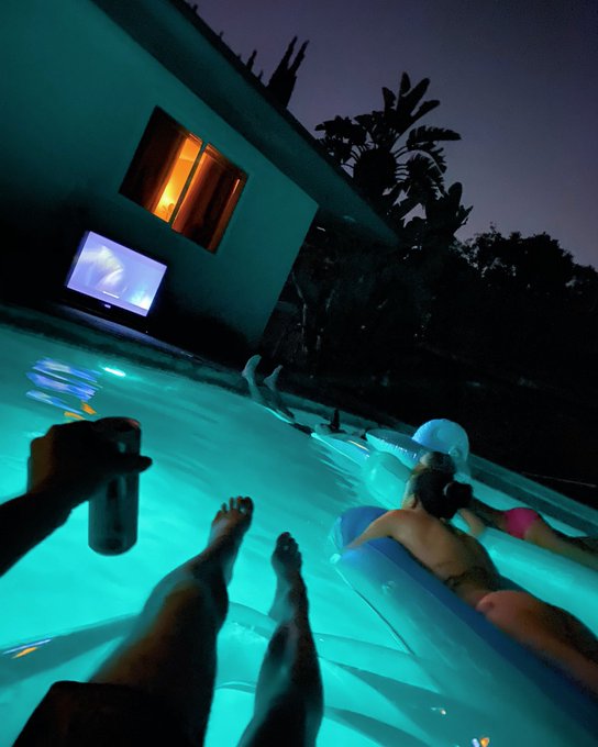 movie night in the pool we heated to be a massive hot tub 😹 #JurassicPark #gasbillgonnarockmybrokeass<a href="/tag/jurassicpark"class="tags"><span>#jurassicpark</span></a><a href="/tag/worthit"class="tags"><span>#worthit</span></a><a href="/tag/gasbillgonnarockmybro"class="tags"><span>#gasbillgonnarockmybro</span></a>