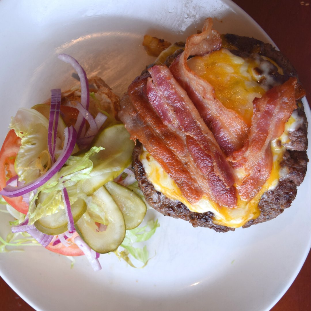 MosFamilyRestaurant tweet media