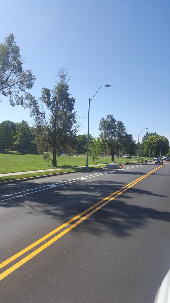 The Gillham Blvd mobility lane South of 39th is becoming protected today!!

Thank you <a href="/WaldronKC/">Jason Waldron</a>, <a href="/BikeKC/">BikeKC</a> and the rest of the #KCMO Public Works team!