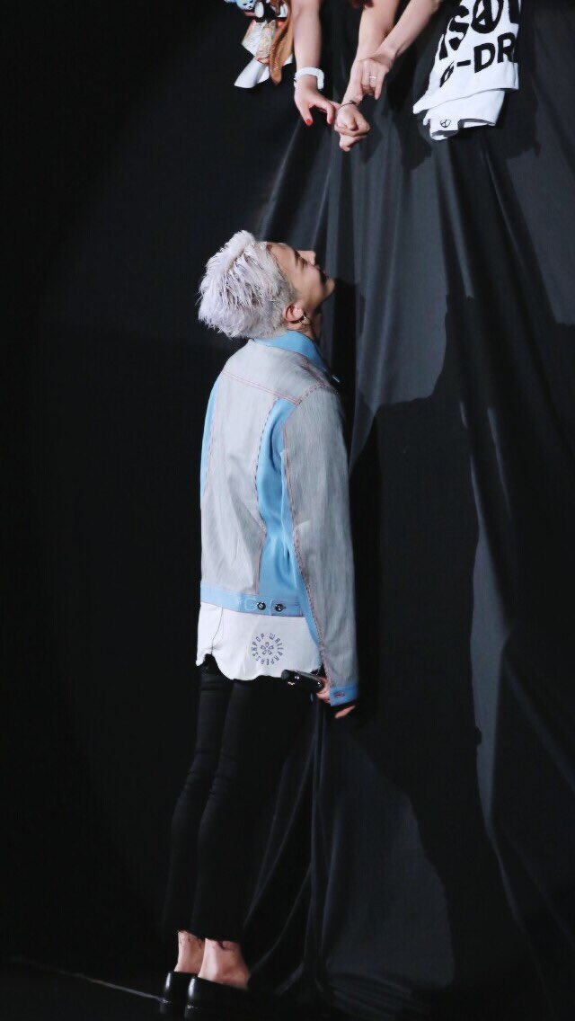 geesuw's tweet photo. nangis bgt hueeeee #Happy818KwonJiyong #gdragon 
@IBGDRGN 
@YG_GlobalVIP https://t.co/yoBhAOGdNW