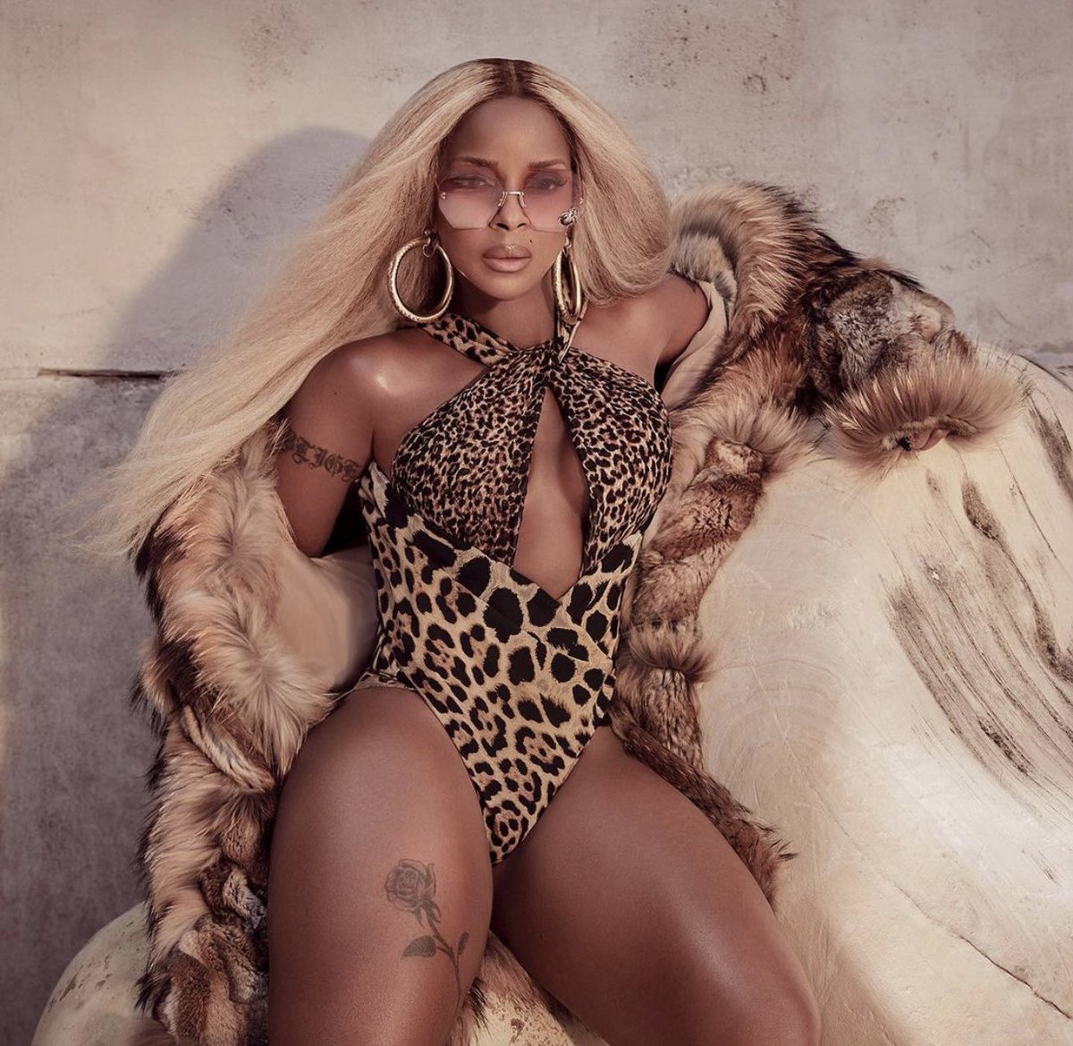 keyon's tweet image. Mary j blige know she fine asf 😍