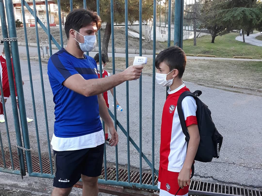 kadikoyspor55's tweet photo. İşte ikinci antrenman...
2009 doğumlularımız 6 ay sonra sahada..
Tabi ki tedbirlerimiz eşliğinde💪💪
#samsunkadıköyspor #hasretbitti #oyunageridöndük #backtogame https://t.co/6UxRz7CpQJ