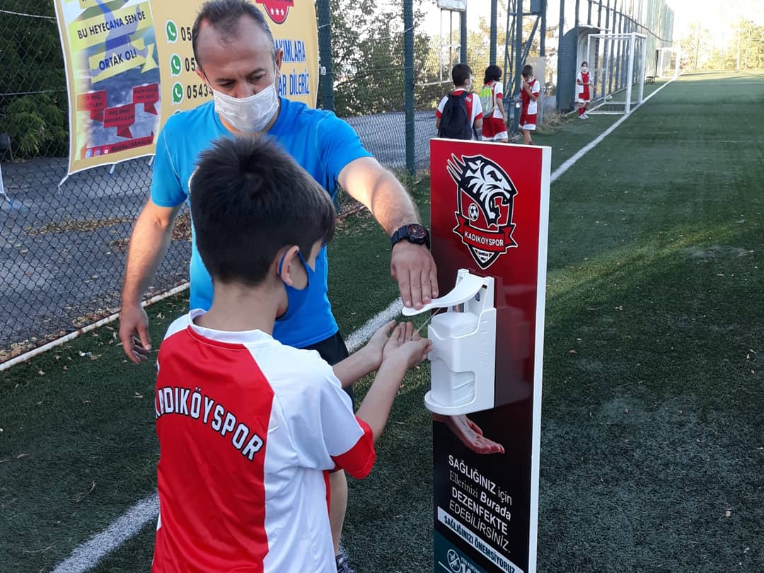 kadikoyspor55's tweet photo. İşte ikinci antrenman...
2009 doğumlularımız 6 ay sonra sahada..
Tabi ki tedbirlerimiz eşliğinde💪💪
#samsunkadıköyspor #hasretbitti #oyunageridöndük #backtogame https://t.co/6UxRz7CpQJ