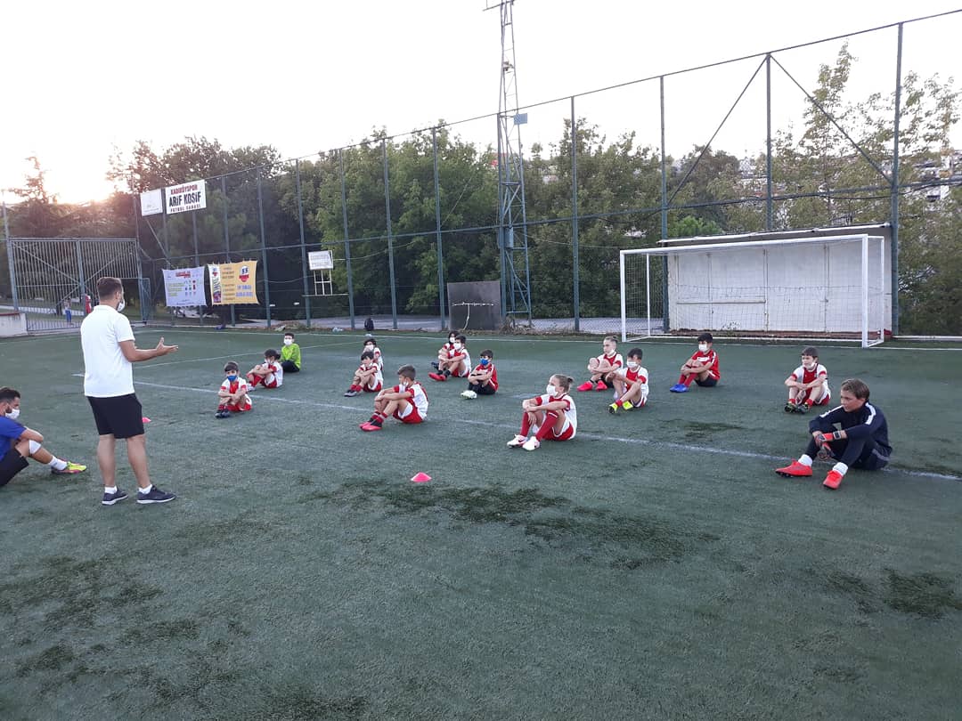 kadikoyspor55's tweet photo. İşte ikinci antrenman...
2009 doğumlularımız 6 ay sonra sahada..
Tabi ki tedbirlerimiz eşliğinde💪💪
#samsunkadıköyspor #hasretbitti #oyunageridöndük #backtogame https://t.co/6UxRz7CpQJ