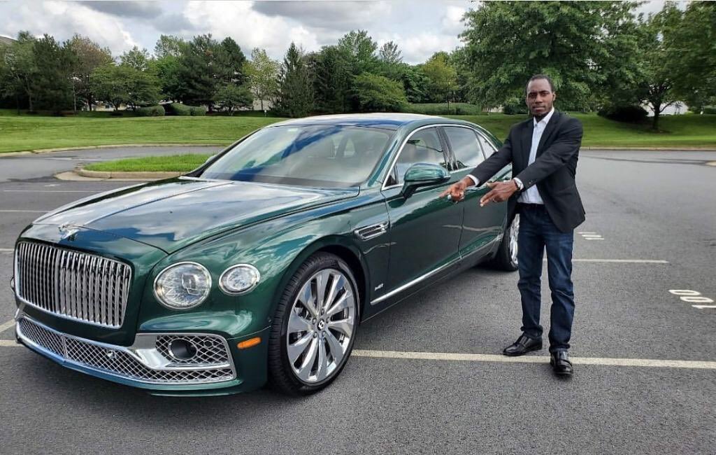 CARSHOW_RELL's tweet photo. After a long week/weekend of being drained with business and running around non stop I finally was able to get into the new 2021 Bentley Flying Spur. IM IN LOVE. Check out the video to see how great this car is.
#BentleyMotors
@BentleyMotors 
https://t.co/U6FEhuUaCZ https://t.co/pR4NkZPhDb