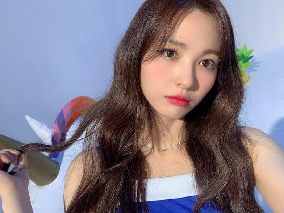 HJWARCHIVE's tweet photo. look how beautiful she is https://t.co/37CcWhDhZm