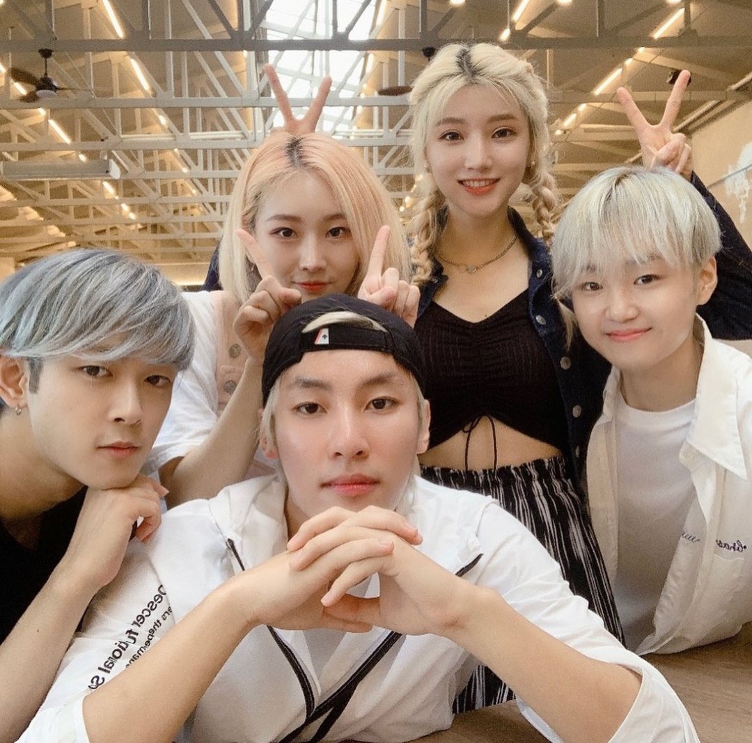 CHECKMATE_arg's tweet photo. ¡bienvenidos a checkmate argentina!

página argentina dedicada a sieun, suri, nason, yongseok y noah del grupo mixto @GRACEcheckmate https://t.co/6fjTZ7kFsv