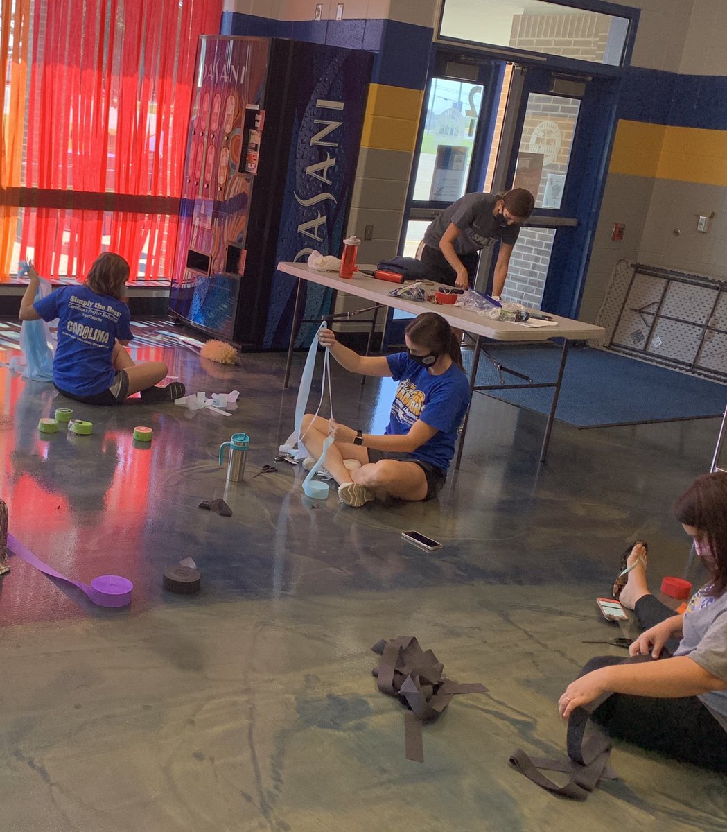 MrsHymanMath's tweet photo. WE are getting ready for our 7th grade Raiders tonight! The amount of math that has been done by teachers this morning makes this math teacher’s heart happy. 🤩 WE can’t wait to welcome our newest Raiders! 💙 @WEMSNews https://t.co/w7NcgR23E0