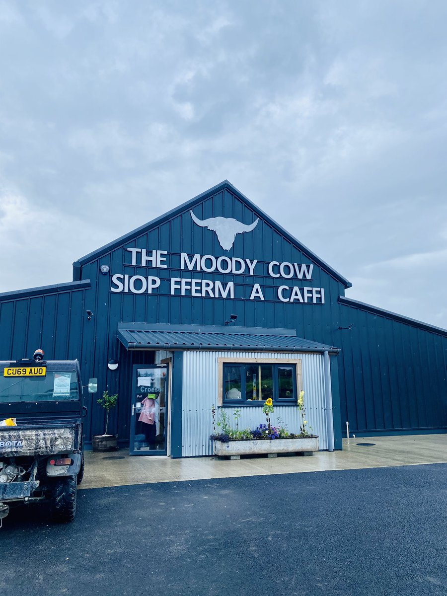 MrsOleary1814's tweet photo. My kind of restaurant! Doing my bit for the economy and forcing myself to eat some gorgeous food for tea ๐๐ท๐ฎ #HolidayNumberThree #QuayWest #NewQuay #Ceridigion https://t.co/T3OqrygwGb