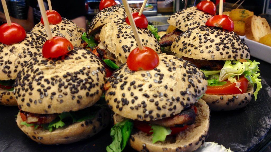Hamburguesita de Juan, la favorita del #TíoBlas 🍔😋👍 ¡¡Apúntate a lo bueno!!

#LaLaurel #Logroño #CalleLaurel