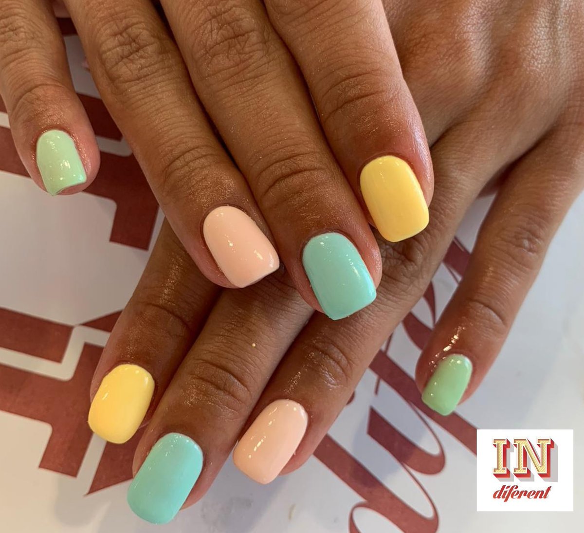 in_diferent's tweet photo. La última tendencia en uñas. https://t.co/6vtPMb1a4R