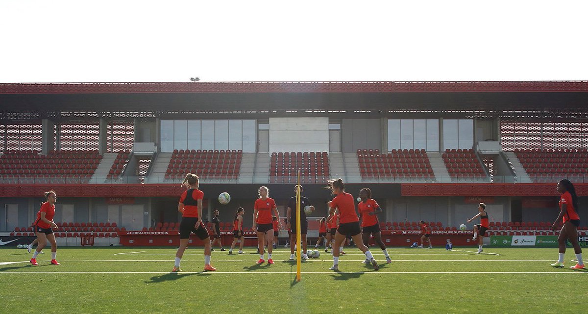 ReporteFemenino's tweet photo. ¡De vuelta! 🔥

✍🏻 El @AtletiFemenino 🇪🇸 de Deyna Castellanos 🇻🇪 anunció que este lunes regresará a los entrenamientos tras haber realizado las pruebas PCR en la plantilla, donde todas las jugadoras y el cuerpo técnico dieron negativo para Covid-19. https://t.co/LxKc6fGf2h