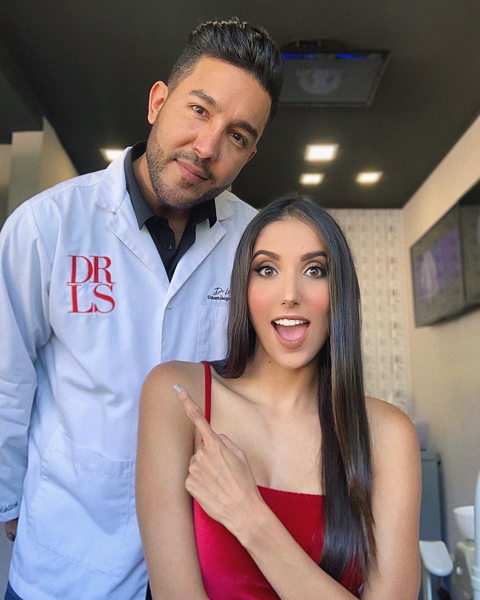 isbelcristinasp's tweet photo. Feliz inicio de semana🥰 comienza el día con una sonrisa y verás como el mundo te sonríe de vuelta😍🤩 con mi querido @DrLuisSifont quien va a potenciar la belleza de mi sonrisa✨eres el mejor ❣️ #missvenezuela2020 #missvenezuela #missregionguayana #missrguayana #sonrisa ✨ https://t.co/Jmziuirgby